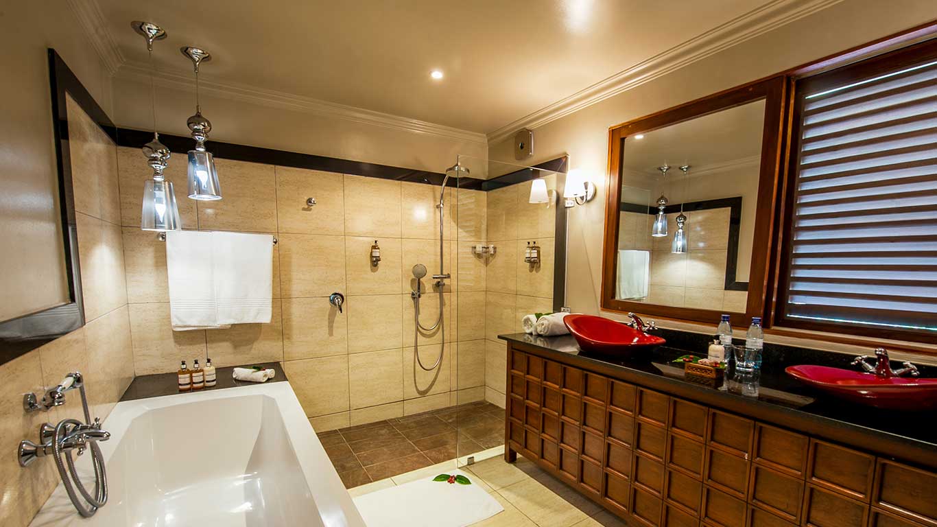Arusha Coffee Lodge Plantation Bathroom