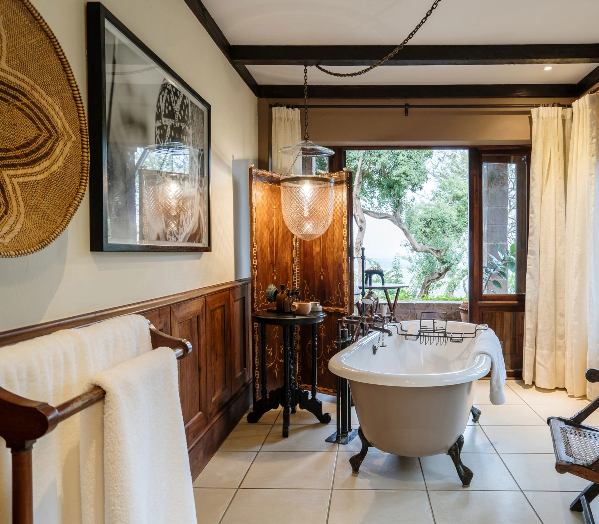Sasakwa Lodge - Bathtub Bathroom