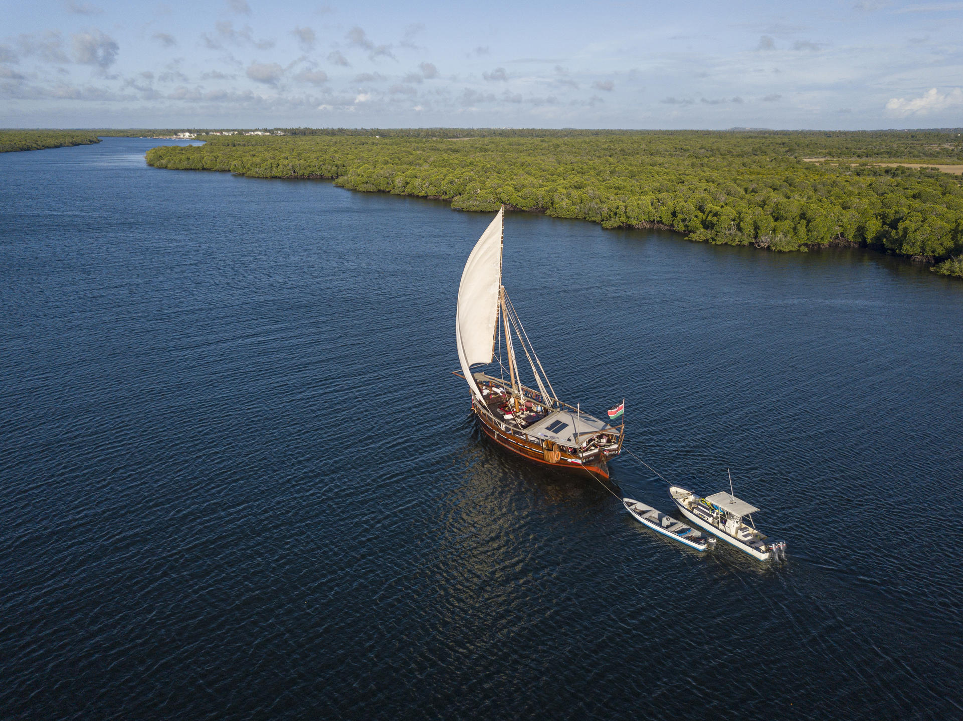 Tusitiri Dhow - Sailing in the Lamu Channel