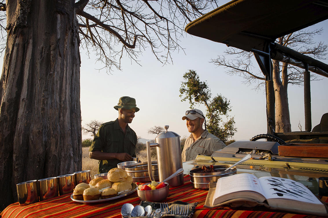 Kwihala Camp picnic breakfast set up