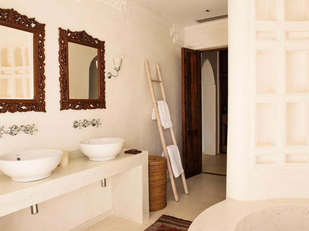 Qambani Villa Zanzibar Coastal Villa bathroom 1