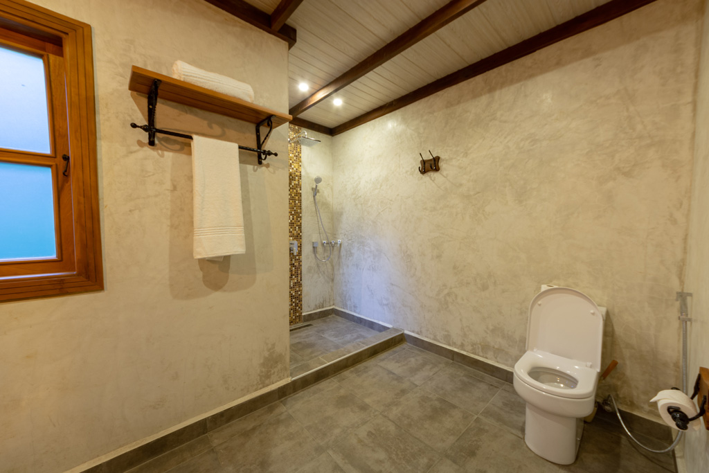 Chimpundu lodge 2-in-1 Family Cottage Toilet & Shower - Bathroom