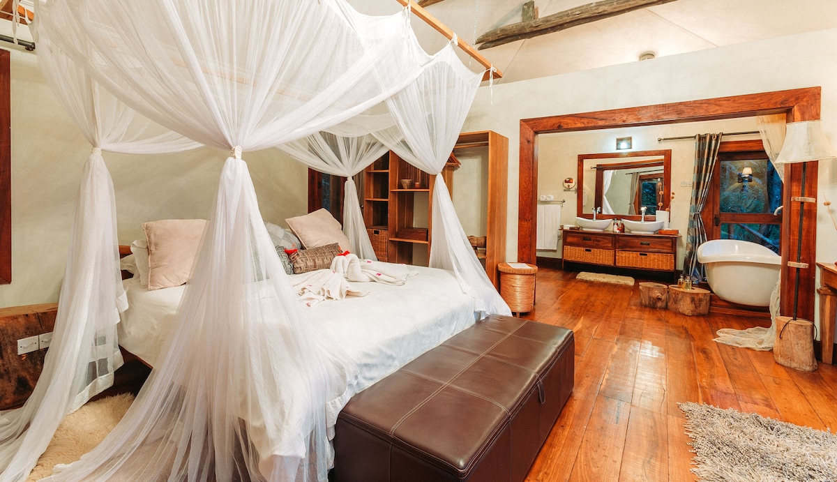 Escarpment Luxury Lodge King Size Bedroom