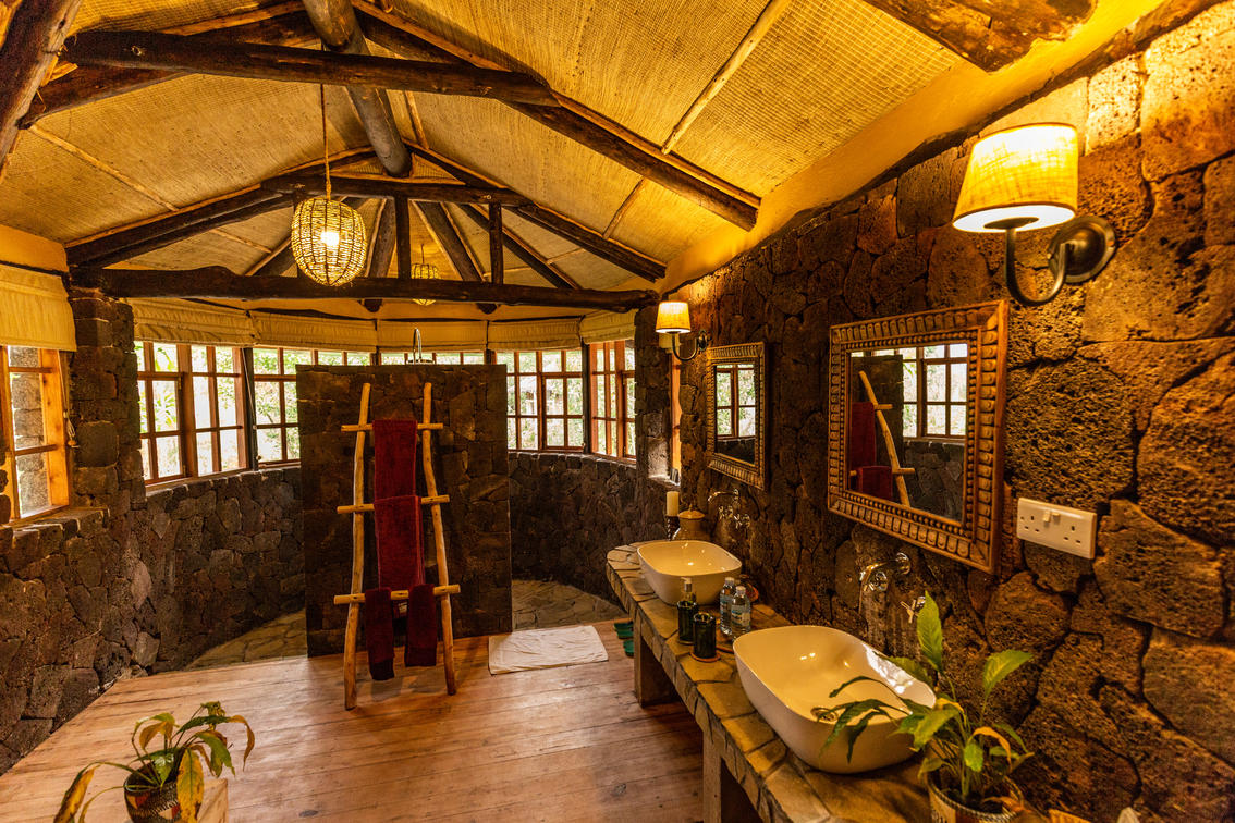 Mount Gahinga Lodge - Uganda bathrooom & shower