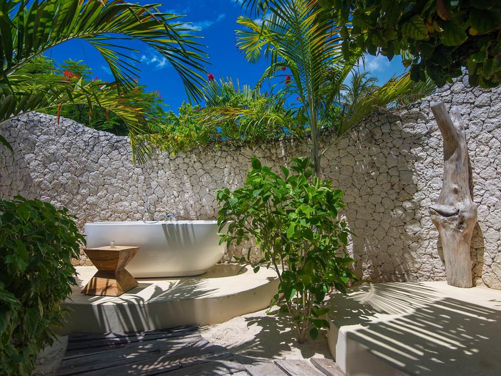 Zanzibar White Sand Villa outdoor bathtub