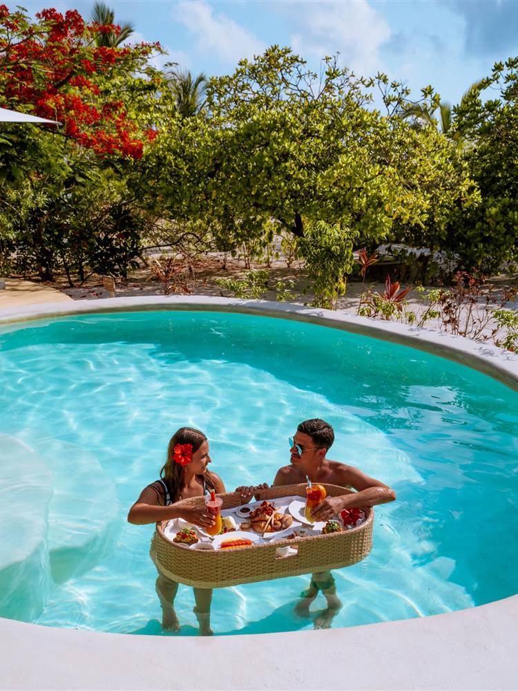 Zanzibar White Sands Floating breakfast in private pool
