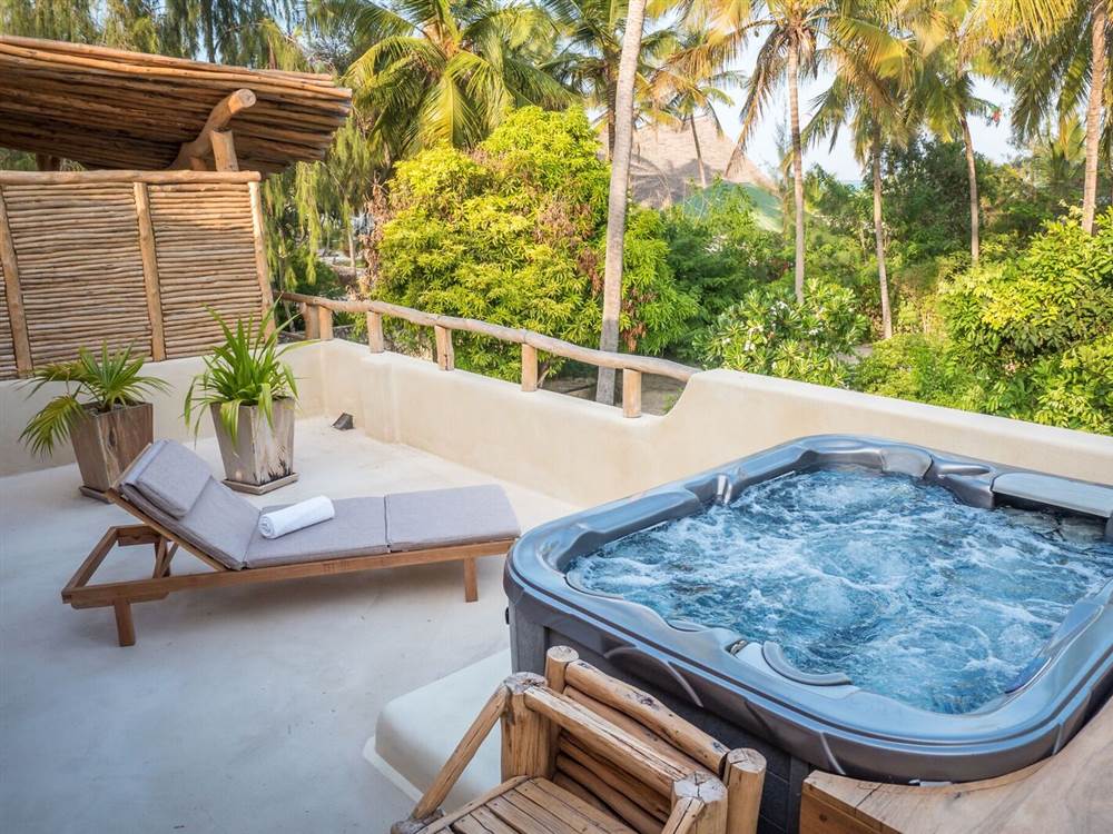 Zanzibar White Sands hot tub